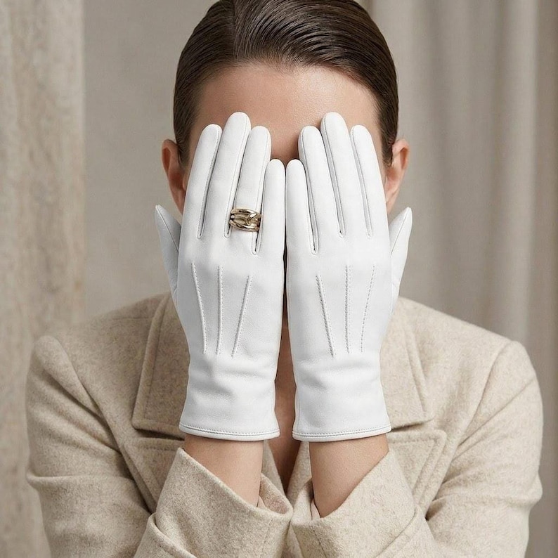 White Sheepskin Leather Gloves, Women's Winter Wear with Three-Point Stitching